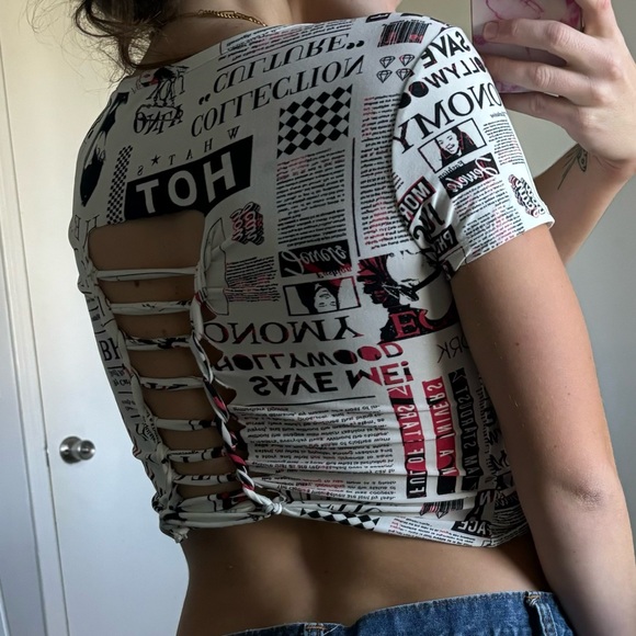 Fashion Graphic Cut Out Crop Top Size M - Picture 6 of 10